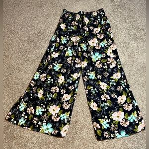 $$SOLD$$ Floral Wide Leg Pants Women’s Flared Leg Floral Slit Pants Size Medium